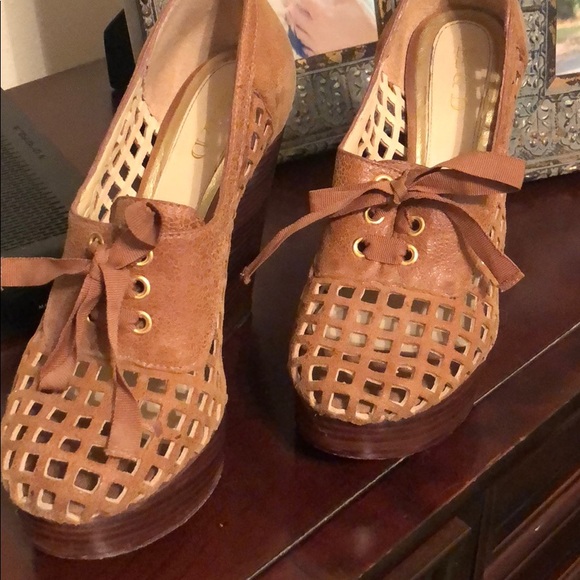 BE & D Wedges... 4+ heel. Worn once. - Picture 1 of 4